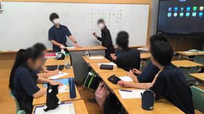 会議室でパソコンを使っている男性

AI 生成コンテンツは誤りを含む可能性があります。
