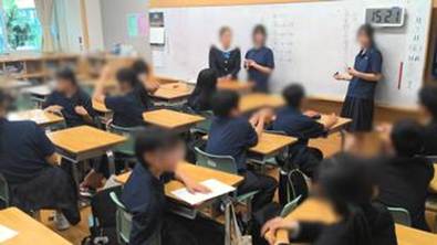 屋内, テーブル, 人, 座る が含まれている画像

AI 生成コンテンツは誤りを含む可能性があります。