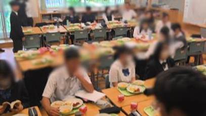 人, 屋内, テーブル, 座る が含まれている画像

AI 生成コンテンツは誤りを含む可能性があります。