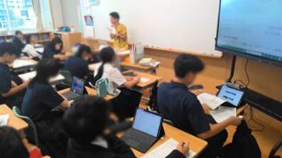 会議室でパソコンを使っている人

AI 生成コンテンツは誤りを含む可能性があります。