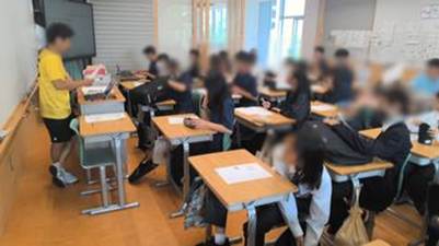 屋内, テーブル, 部屋, 窓 が含まれている画像

AI 生成コンテンツは誤りを含む可能性があります。