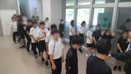 空港にいる人々

AI 生成コンテンツは誤りを含む可能性があります。