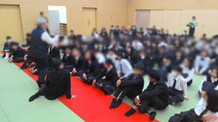 屋内, 人, 男, ケーキ が含まれている画像

AI 生成コンテンツは誤りを含む可能性があります。