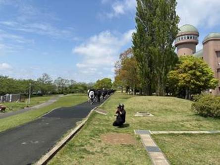 草, 屋外, 道路, ストリート が含まれている画像

AI 生成コンテンツは誤りを含む可能性があります。
