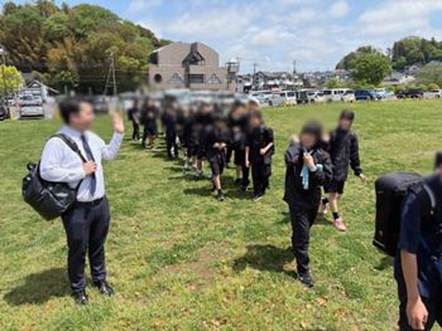 草の上で馬に乗っている人たち

AI 生成コンテンツは誤りを含む可能性があります。