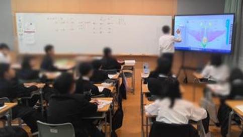 屋内, テーブル, 女性, 部屋 が含まれている画像

AI 生成コンテンツは誤りを含む可能性があります。