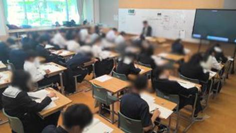 屋内, 窓, 部屋, テーブル が含まれている画像

AI 生成コンテンツは誤りを含む可能性があります。