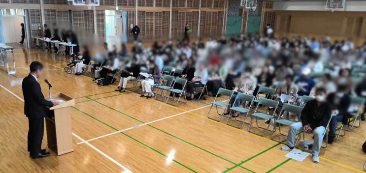 スポーツゲーム, スポーツ, 立つ, 裁判所 が含まれている画像

AI 生成コンテンツは誤りを含む可能性があります。
