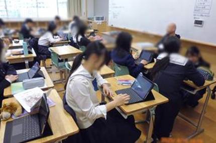 会議室でパソコンを使っている男性

AI 生成コンテンツは誤りを含む可能性があります。