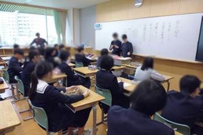 屋内, 人, 天井, テーブル が含まれている画像

AI 生成コンテンツは誤りを含む可能性があります。