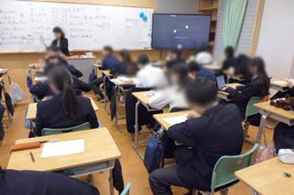 会議室でパソコンを使っている人

AI 生成コンテンツは誤りを含む可能性があります。