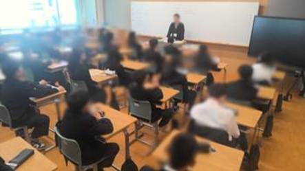 机の上にある会議室

AI 生成コンテンツは誤りを含む可能性があります。