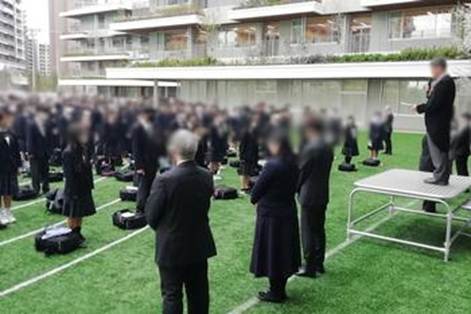 草, 屋外, 建物, 立つ が含まれている画像

AI 生成コンテンツは誤りを含む可能性があります。